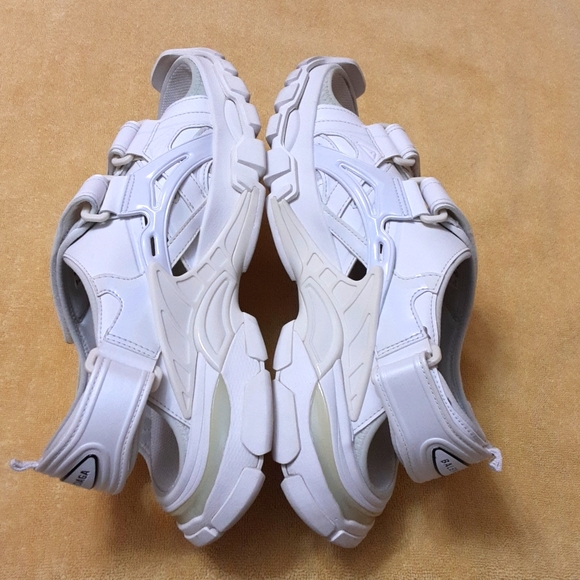 Balenciaga track sandals- very clean and good condition 👌 Unisex ‼️Authentic ‼️ - Picture 4 of 16